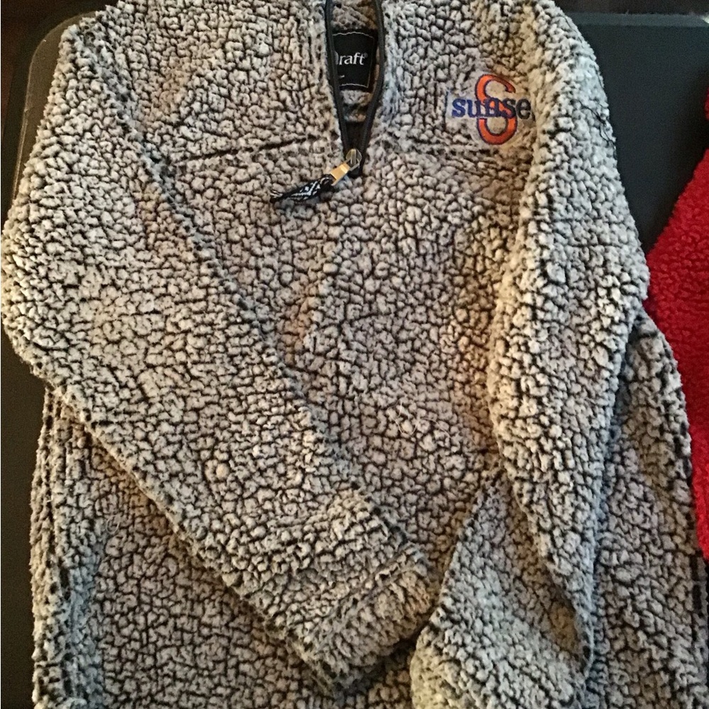 Boxercraft Charcoal Sherpa
Red Pullover (2 ) youth medium size 8/10